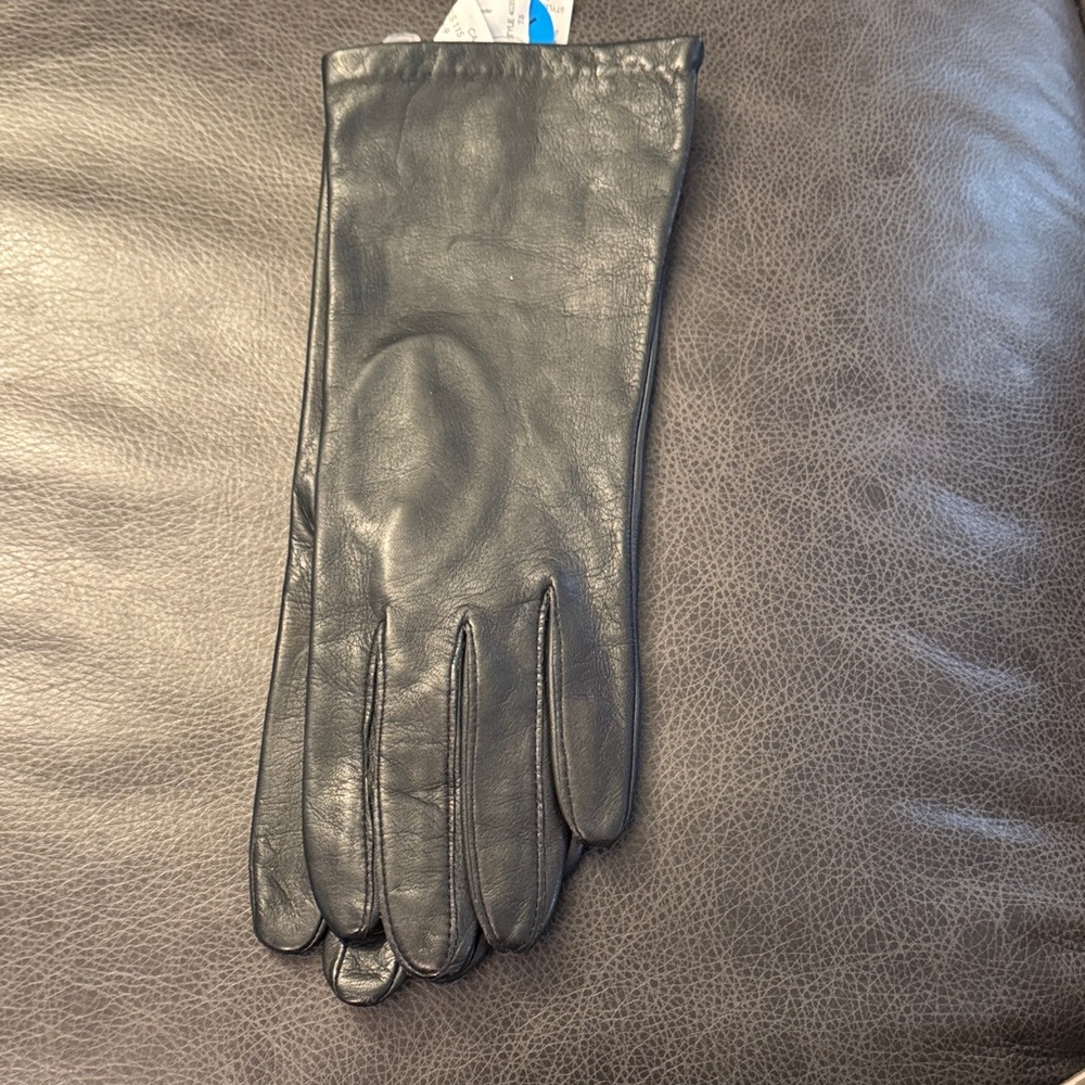 NWT Isotoner Elegant Black Leather Gloves